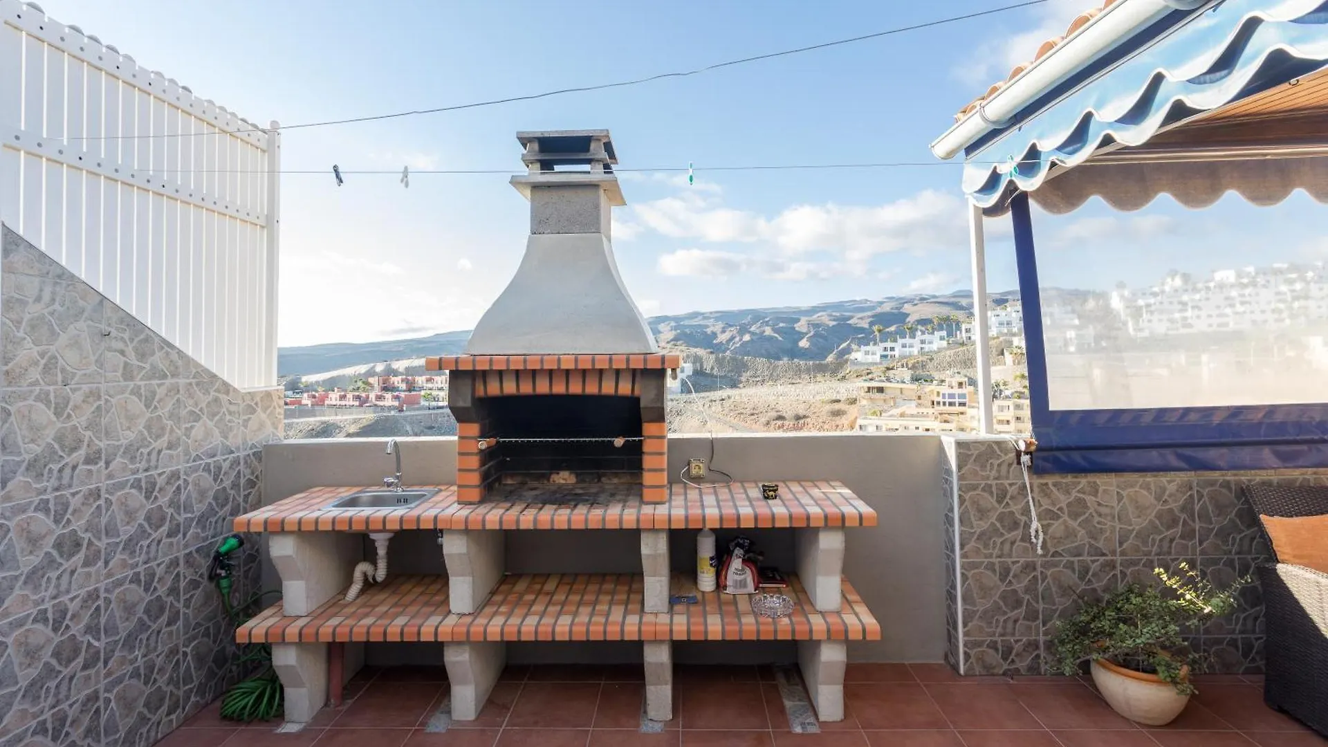 Lightbooking Playa De Amadores La Concha location